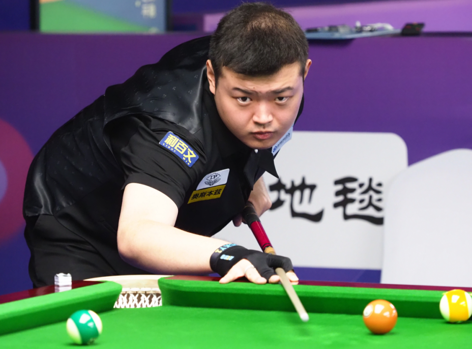 迈克尔, 开局双方势 迈克尔, 开局双方势