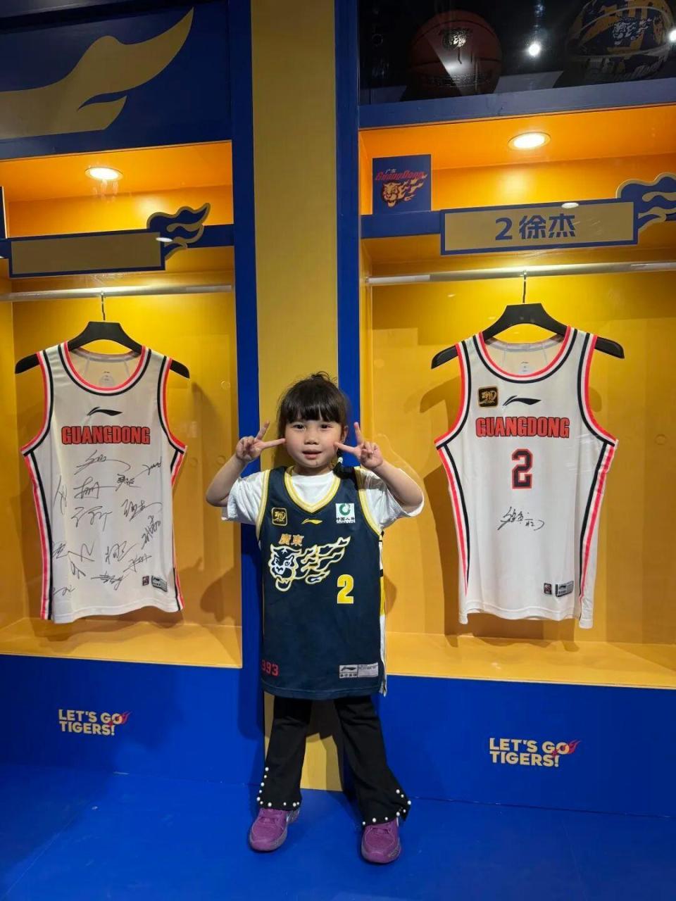 不愧是广东, 边玩耍, 女儿个子较 不愧是广东, 边玩耍, 女儿个子较